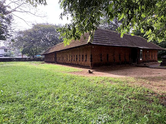 ക്ഷേത്രവളപ്പ്