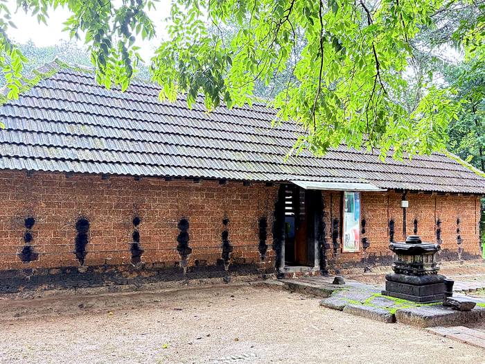 ക്ഷേത്രത്തിന്റെ മുൻവശം